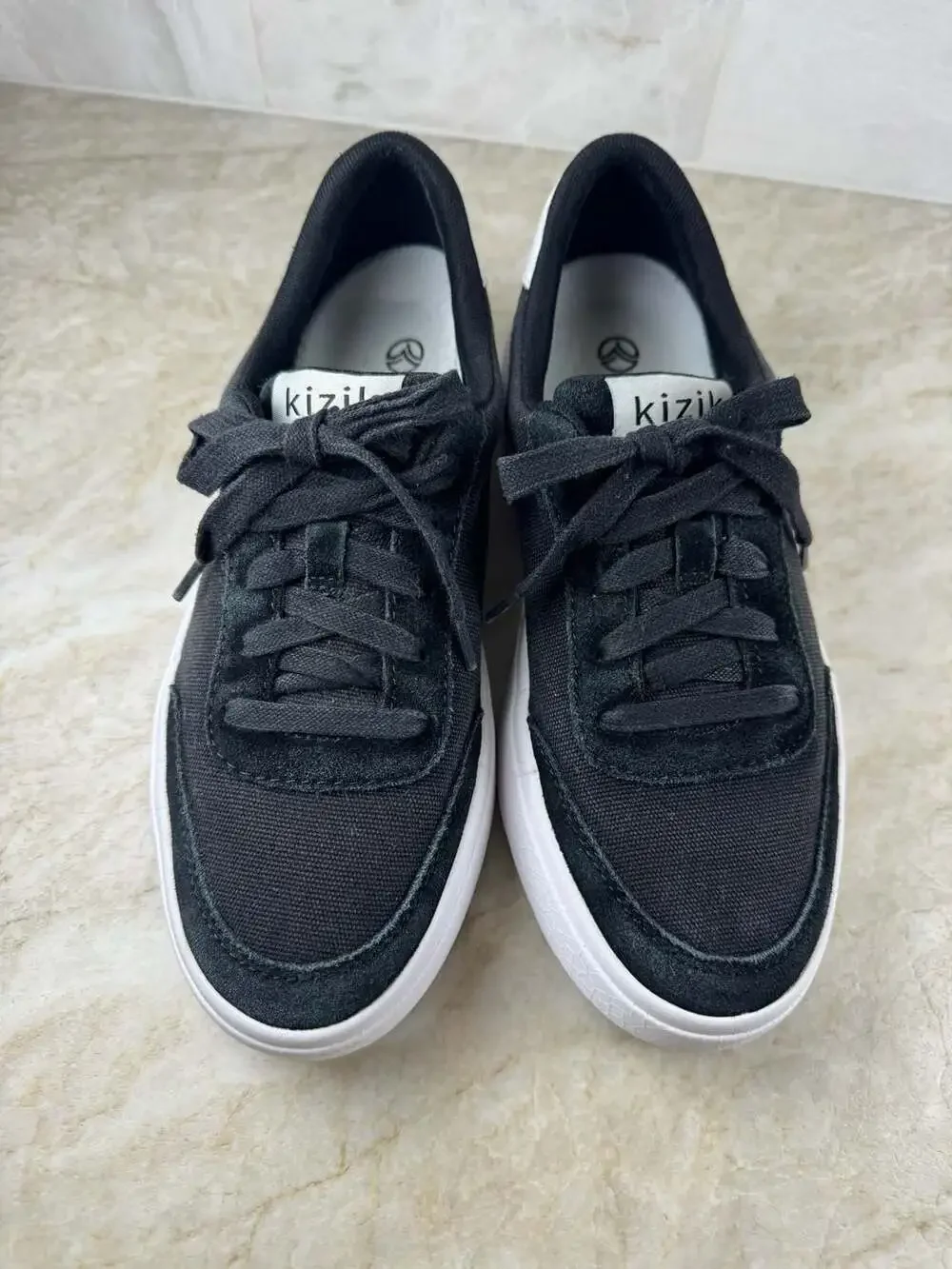 Kizik Prague Hands-Free Canvas Sneakers Black Men’s 6.5 Women’s 8